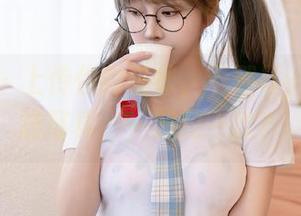 星颜社 – 上传你的猫咪，下载liyiyi的豹纹写真，一起豹一次？