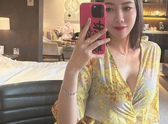 微密圈 – 这就是果儿Victoria的空姐图集，你发现她那空姐装下的秘密资源了吗？