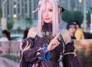 精选图片：深情款款的桃墨公子，八重神子的眼神，意外的很戳心房。