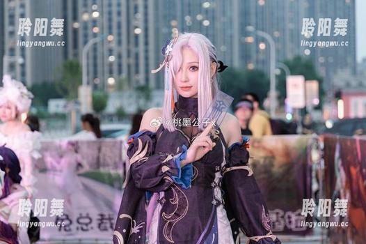 精选图片：深情款款的桃墨公子，八重神子的眼神，意外的很戳心房。