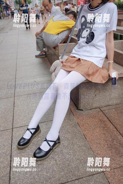 森萝财团 LOVEPLUS系列下,森萝财团的私拍,图片里透露着说不出的心思。