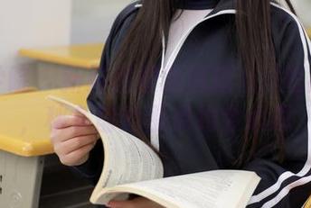 模范学院 – 新鲜出炉的唐琪儿il短裤套图，秋冬前的那点约会心思