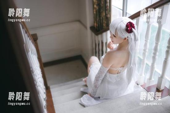 礼服里的樱落酱w，这壁纸让我根本不想离开屏幕！