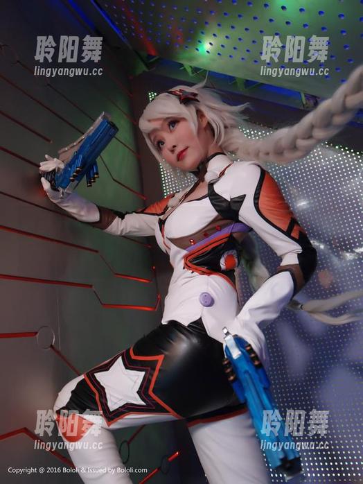 波萝社-柳侑绮Sevenbaby 波萝社 - 画面中透出的味道,是柳侑绮Sevenbaby泳衣图集带来的独特轻盈