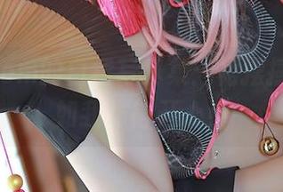 炸蛋Boom的白裙写真集：裙摆摇曳，不如我炸得开心！