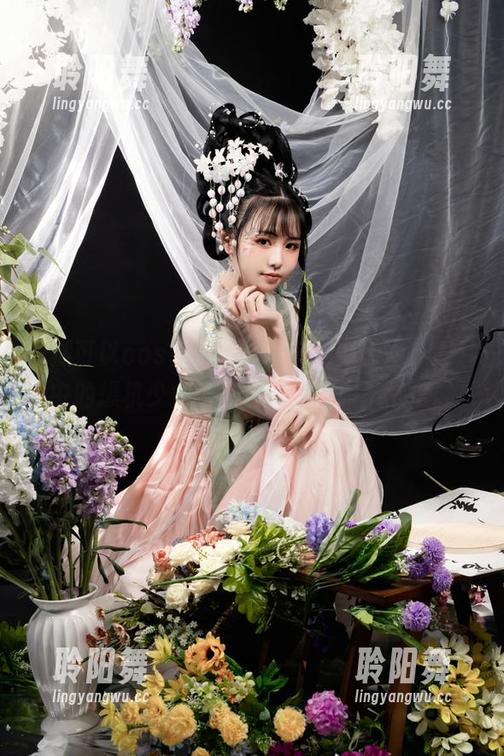 既然可以cos艾尔登法环，何必解释？图片中的爆机少女喵小吉已然超脱了常识。
