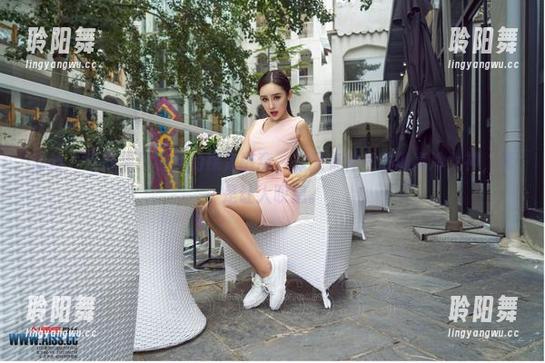 爱丝 - 这图集！小茹的裸足随意，却又有种气质像高冷女神，真是让人叹息。