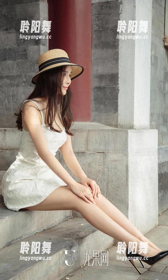 爱尤物 - 欧阳美宣的写真，礼服可比网盘里那种高大上多了。