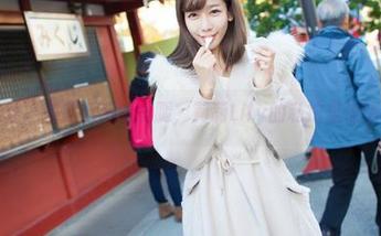爱蜜社 – 有些妖娆的长腿，莉莉Lily的私拍里悄悄绽放