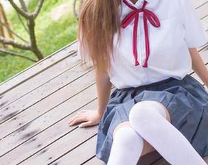 爱蜜社 – 逗逗doudou的红裙合集，没毛病，还是免费的！