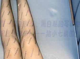 微密圈 – 只要我想，黑白私拍写真也能搭配出色彩来！——猪小七说的！