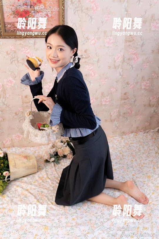 甜予摄影 - 零距离观察，思思的裸足套图里藏着啥？