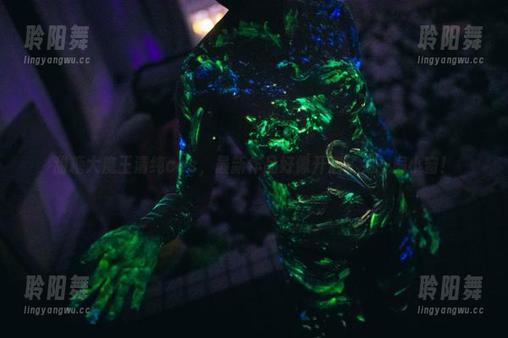 甜糖大魔王清纯cos，最新作品好像开启了另一扇小窗！