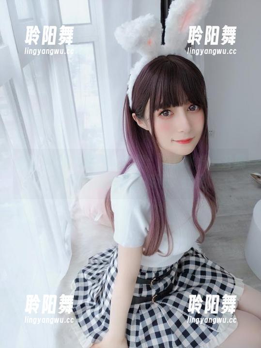 白银81的和服温泉合集：温泉水汽一升腾，和服的流动感直接让人驻足。
