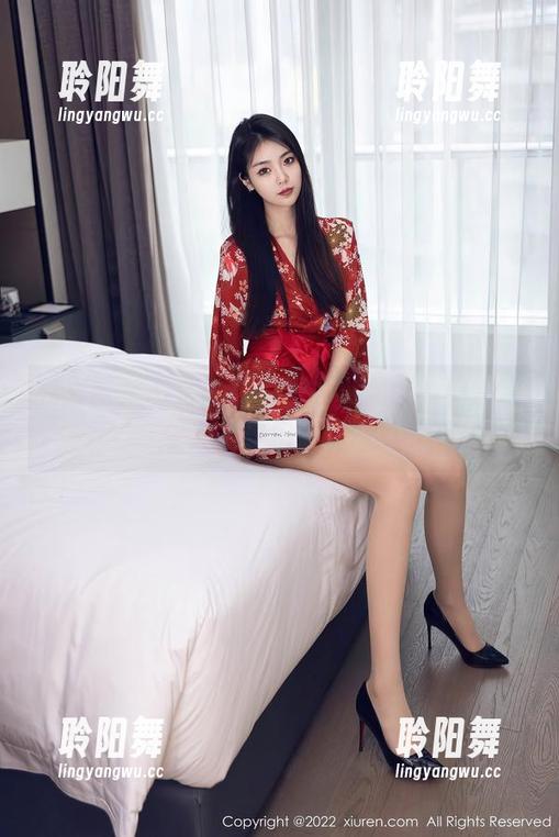 秀人网 - 下载Carol周妍希黑丝，便宜得令人不敢相信的选择