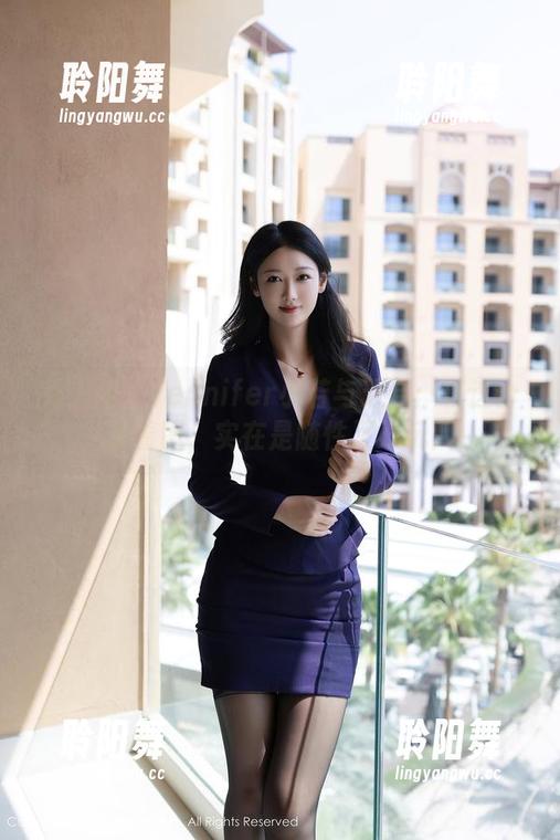 秀人网 - Jennifer小若与天台：在这合集看图，实在是随性又好玩！