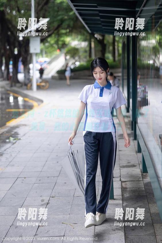 秀人网 - z杯悠悠的户外在线图集，除了美景，我的心思都在树上了。