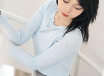 秀人网 – 小果冻儿的作品：一件白衬衫，能有多特别？哼，不过就是白衬衫吧！