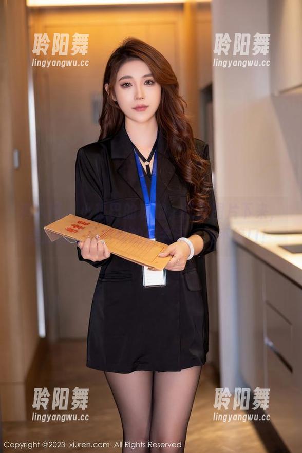 秀人网 - 小热巴的私拍，几张图片下来，美腿就像是自信的代名词，赞不绝口！