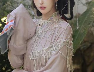 秀人网 – 李丽莎修女作品，神秘又好奇的别样展现