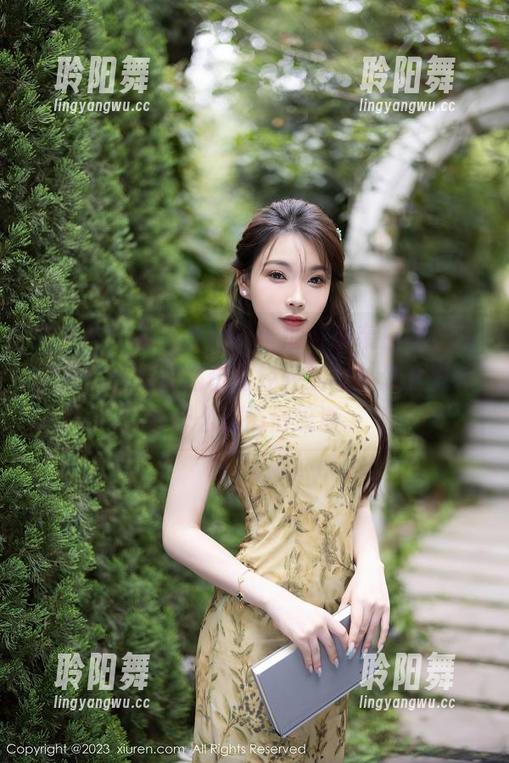 秀人网 - 全集出炉！璀灿与那袭白裙，原图里的模糊记忆仿若轻轻划过，怎么好像有什么在悄悄流淌。