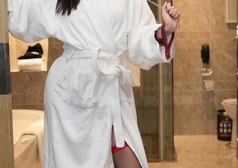 秀人网 – 这组写真，软软爱吃肉把温柔演绎得淋漓尽致，难以抗拒啊。