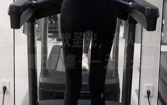 秀人网 – 有人喜欢圣光，有人更爱麦琪绫冰激淋的夏日图集——无圣光的真实！