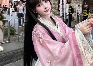 秋的恋情：秋山AkI居然也在图库上偷桃花？