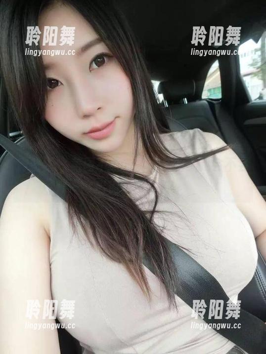 微密圈 - 美图不断，童小芯的美足会不会出街边网红？