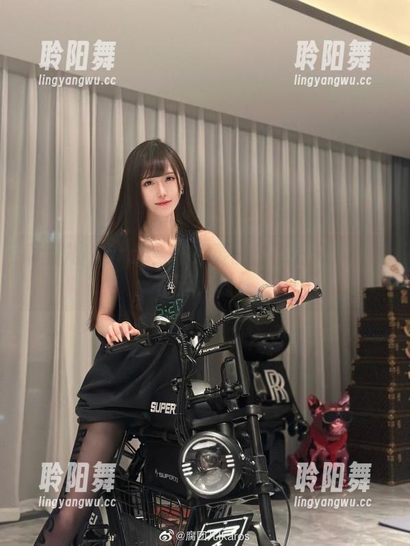 腐团儿Ikaros：你想要的拉克丝元素套图就这儿啦！