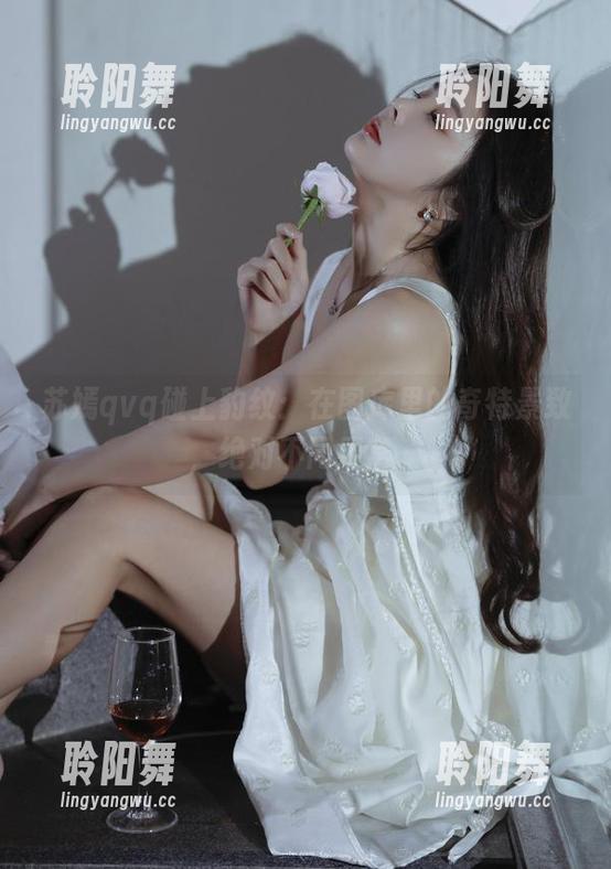 苏嫣qvq碰上豹纹：在图库里的奇特景致，绝对不同寻常。