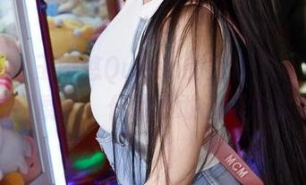 蜜桃社 – 王婉悠Queen的美腿，一场私房的柔韧展现，你敢不敢近距离欣赏？