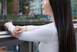 蜜桃社 – 高清下的美绪修女，今天的心情一不小心被这拍摄给治愈了！