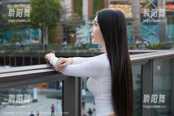 蜜桃社 - 高清下的美绪修女，今天的心情一不小心被这拍摄给治愈了！