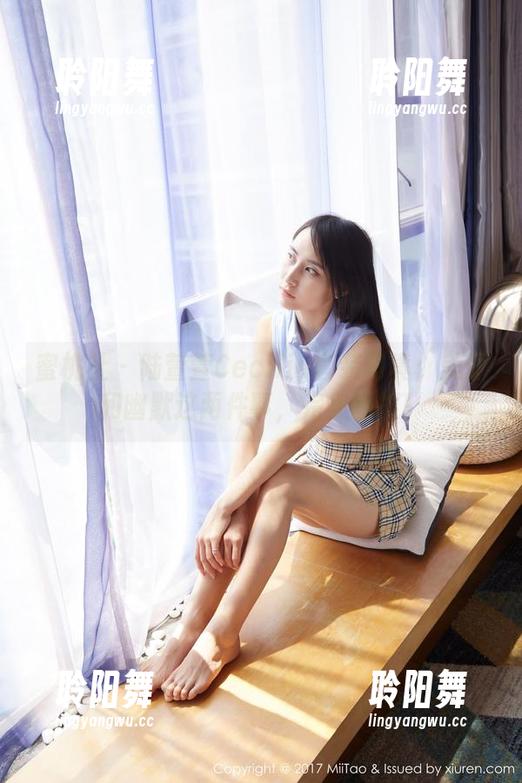 蜜桃社 - 陆萱萱Cecilia套装写真：美丽和幽默这两件事，完美碰撞！