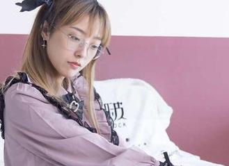 袜啵啵 – 奶油独特的靴子与口罩花絮合集，下载前别忘检查网络。