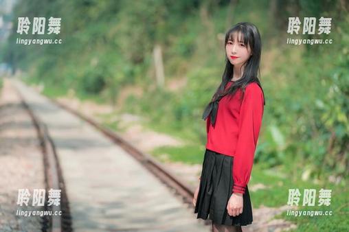 想看高清的西瓜少女？快下载“穹妹”，水墨画风也能变成你的私房图！