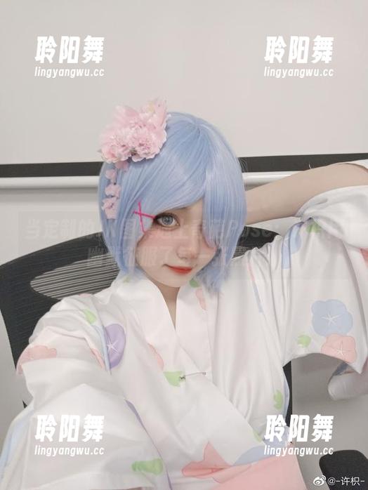 当定制的JK图集遇上奇葩Pose：许枳用幽默征服了每一张照片！