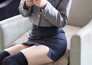 语画界 – 观摩杨晨晨Yome的居家生活，图包里藏着怎样的日常奇遇？