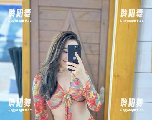 微密圈 - 铁锤姐姐：穿着职业装的别样风情合集