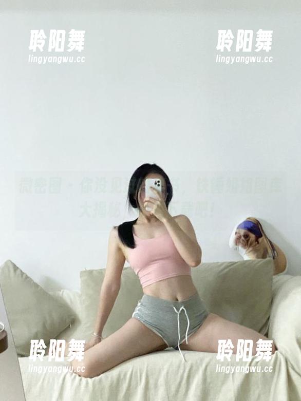 微密圈 - 你没见过的秘书，铁锤姐姐图库大揭秘，快来下载吧！
