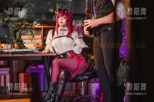 阿九从不咕咕的美腿在这作品中，有着一种莫名的放松感，让我随便想想