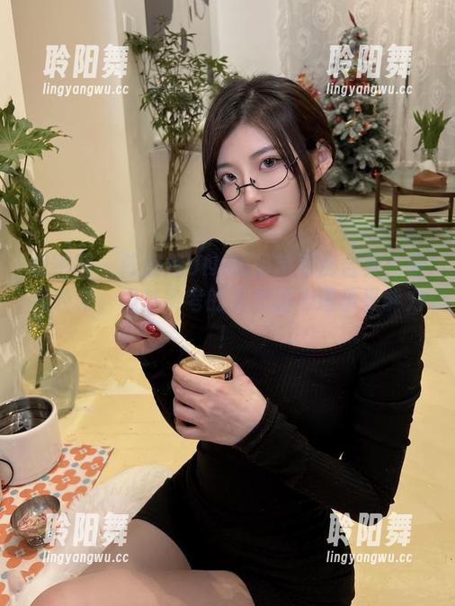 微密圈 - 陈妮妮UNI的吊带私房合集：看似轻松，但其实考的是我的心理承受能力！