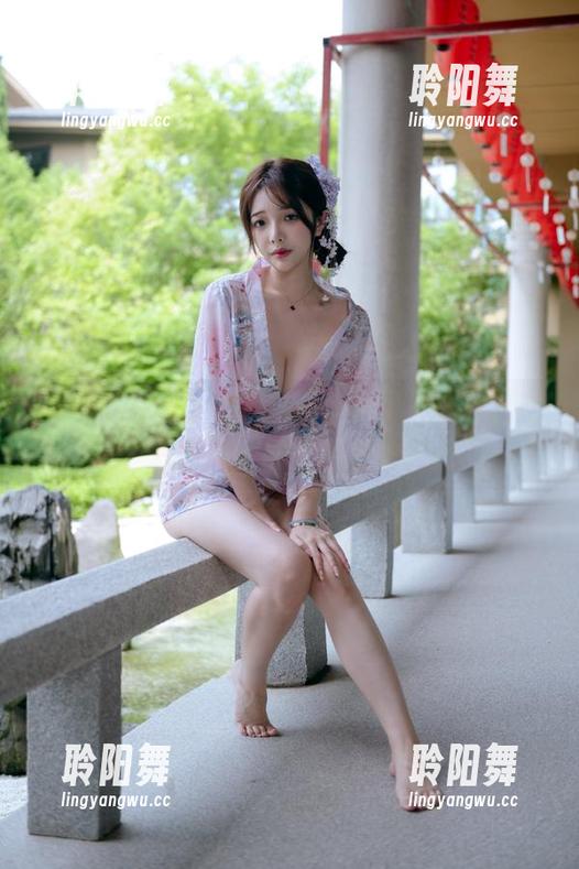 雯妹不讲道理 雯妹不讲道理:私拍天台美图,这地方是我家阳台的升级版吧!