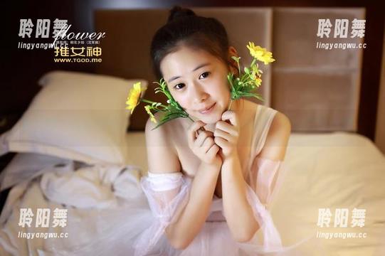 青豆客 - 美图图集里的Una尤娜，女孩儿的温柔与力量的一瞥。