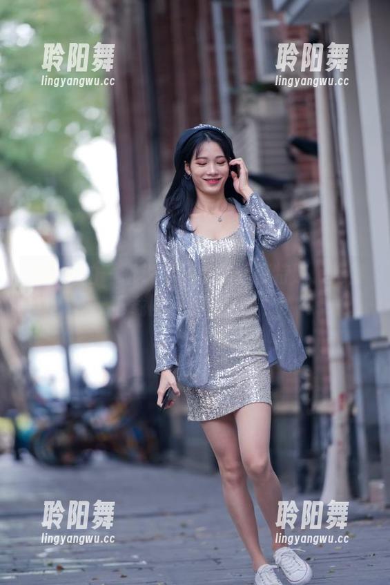 魔镜街拍 - 听说寒风中的婷婷特辣，赶紧下载网盘肉丝合集！