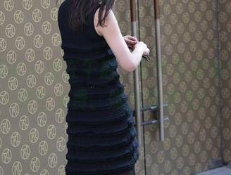 魔镜街拍 – 自在午后，包臀灰裙选手婷婷完全免费、照片随意来！