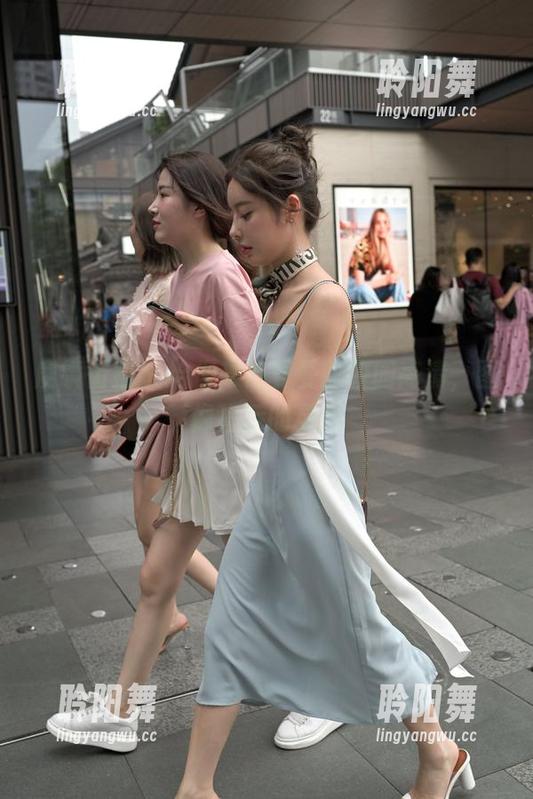 魔镜街拍 - 给你来点曼曼的校园高清，图像背后的灵动