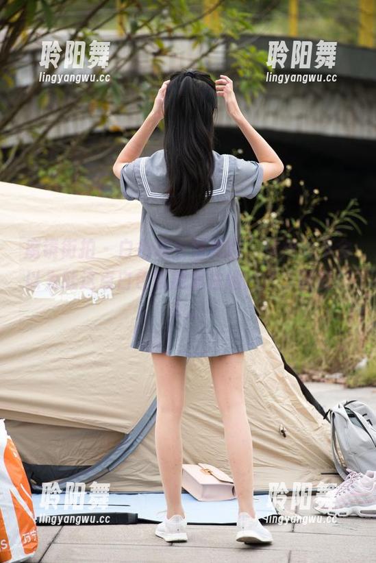 魔镜街拍 - 白色连衣裙套图，楼楼该不会以为就这点白色就能遮住她的（你懂的吧）。