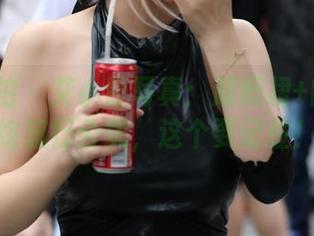 魔镜街拍 – 艾小青写真：超短裙+肉丝=网络流行公式，这个要记住！